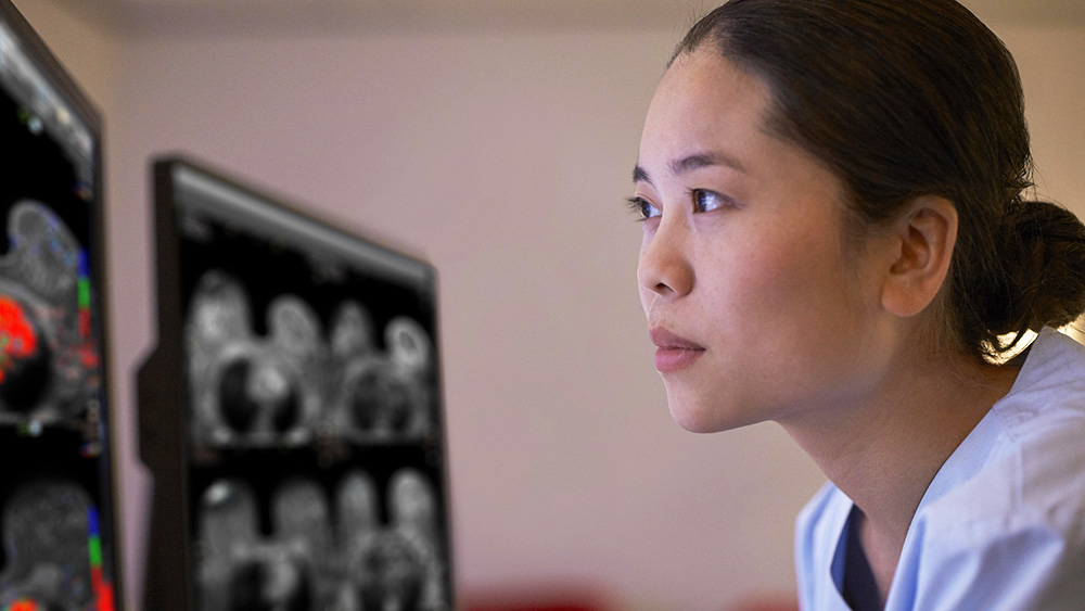Download image (.jpg) (opens in a new window) Two doctors reviewing mammogram case